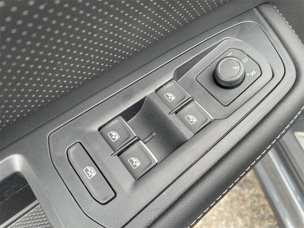 2025 Volkswagen Atlas 2.0T SEL - 11