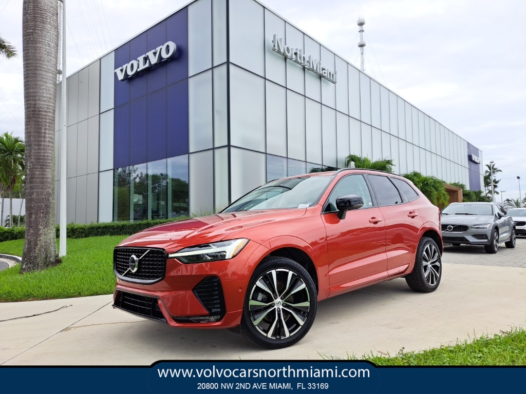 2024 Volvo XC60 B5 Plus Dark Theme