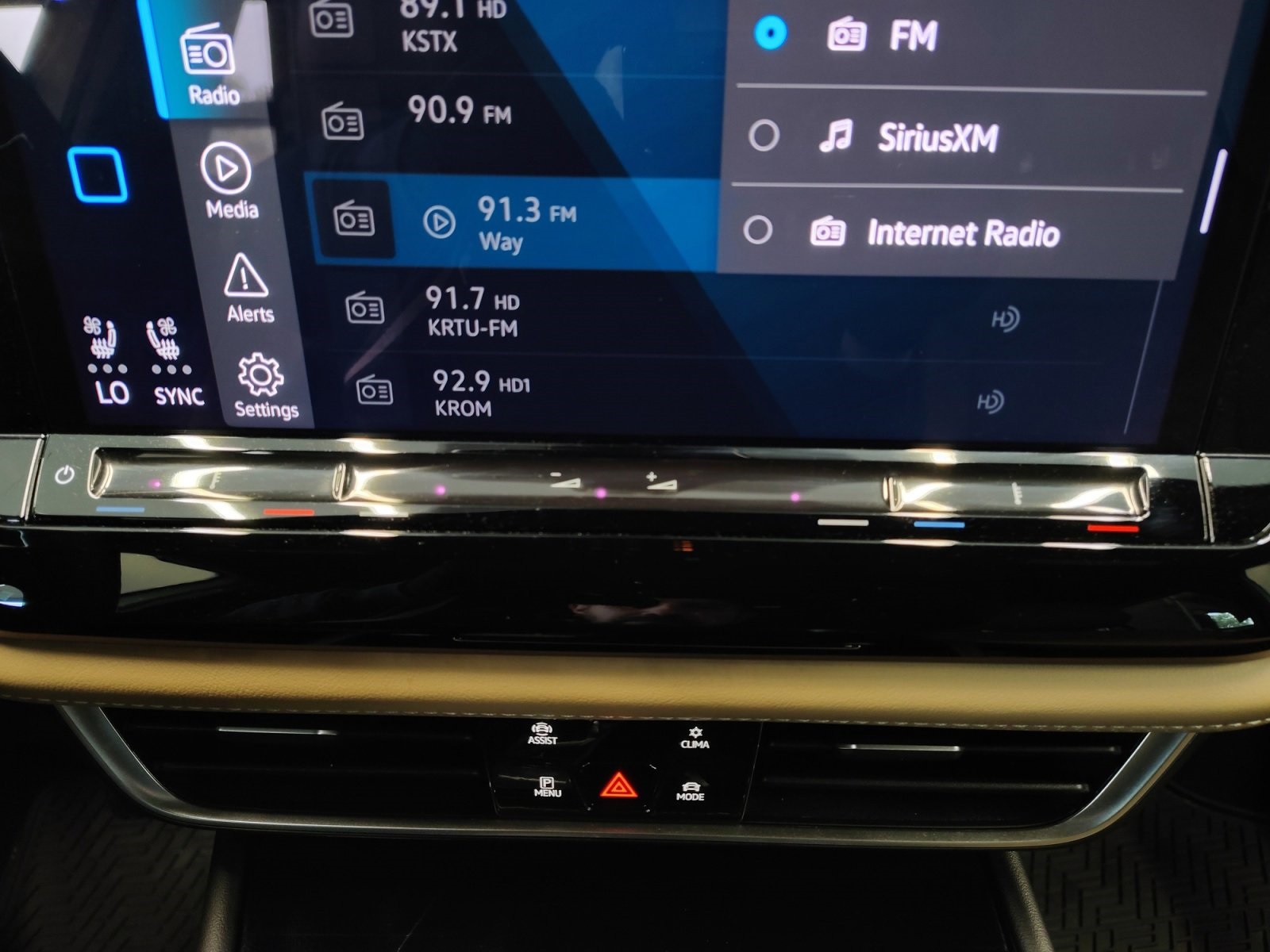 Used Car 2024 Volkswagen Atlas Cross Sport  2.0t Se W/technology For Sale Under $35,000 In San Antonio, Texas