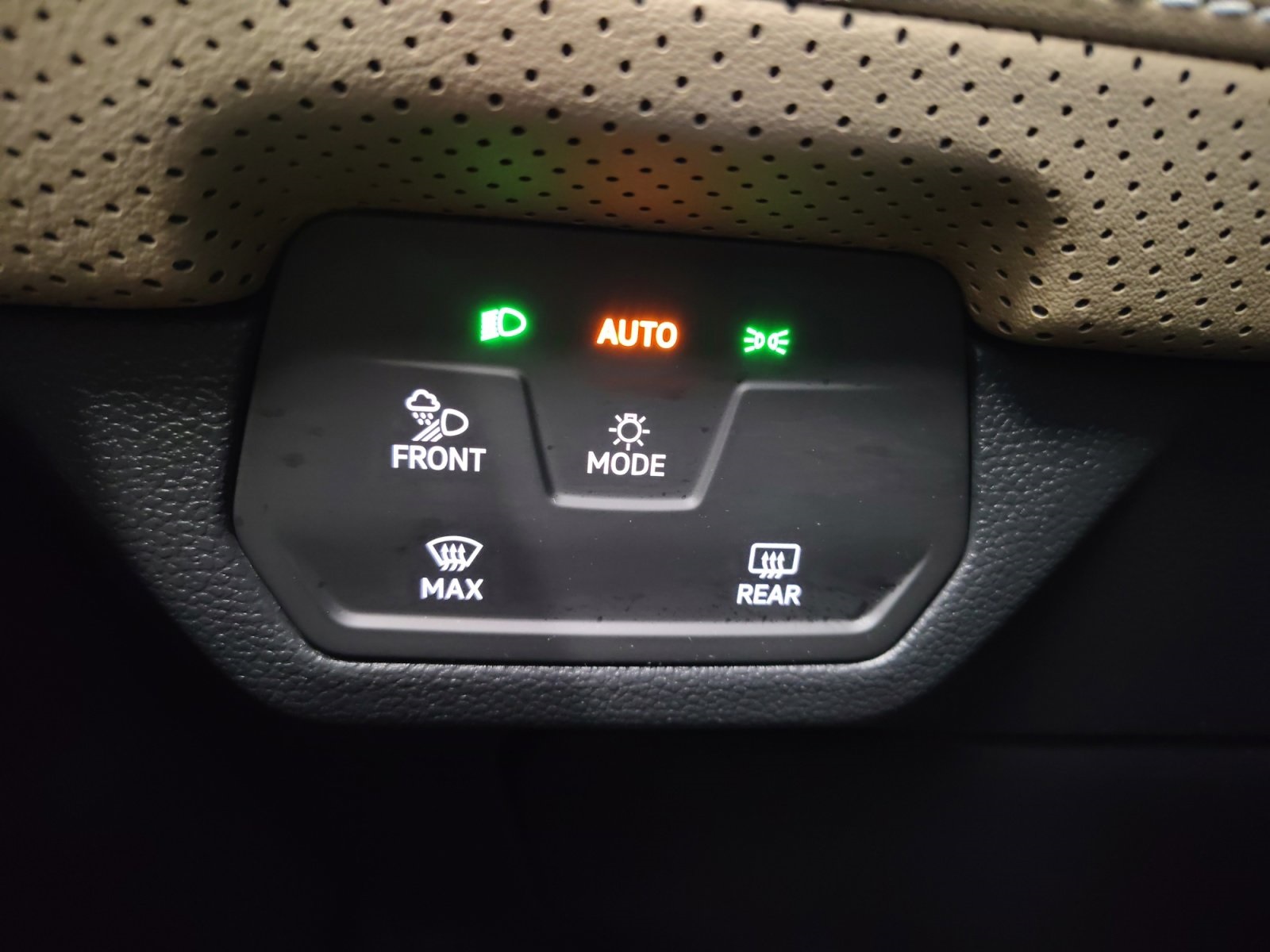 Used Car 2024 Volkswagen Atlas Cross Sport  2.0t Se W/technology For Sale Under $35,000 In San Antonio, Texas