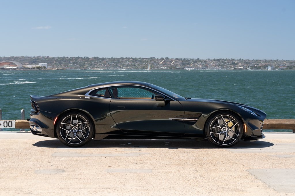 Aston Martin 2025 Vanquish V12