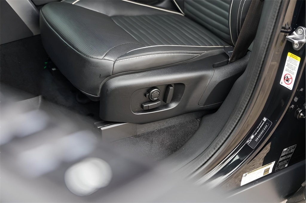 Used Car 2024 Land Rover Discovery  Metropolitan Edition For Sale Under $70,000 In Austin, Texas