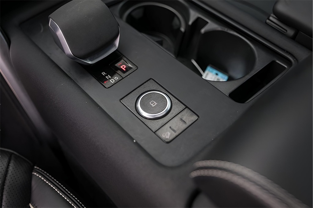 Used Car 2024 Land Rover Discovery  Metropolitan Edition For Sale Under $70,000 In Austin, Texas