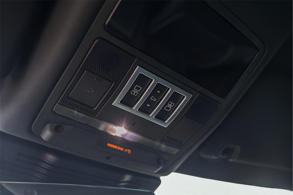 Used Car 2024 Land Rover Discovery  Metropolitan Edition For Sale Under $70,000 In Austin, Texas