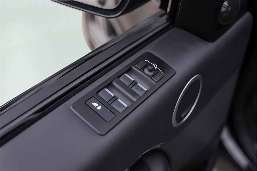 Used Car 2024 Land Rover Discovery  Metropolitan Edition For Sale Under $70,000 In Austin, Texas