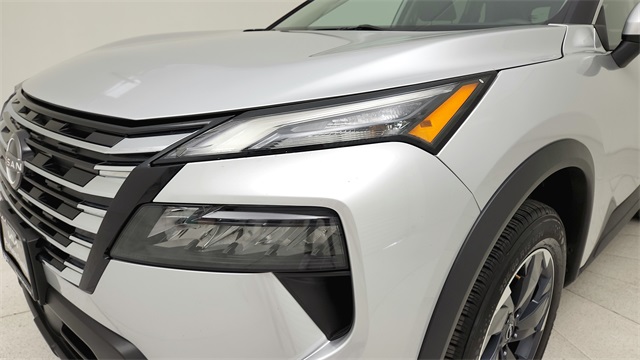 2024 Nissan Rogue SV - 9