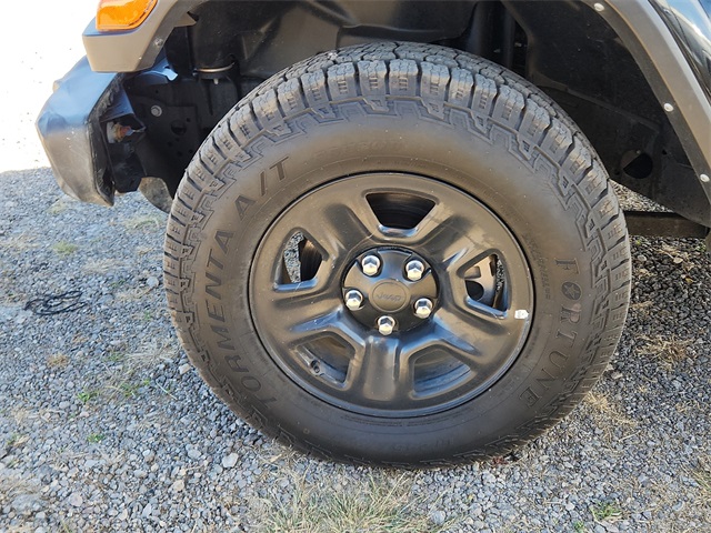 Used Car 2022 Jeep Gladiator  Willys For Sale Under $35,000 In Plainview, Texas