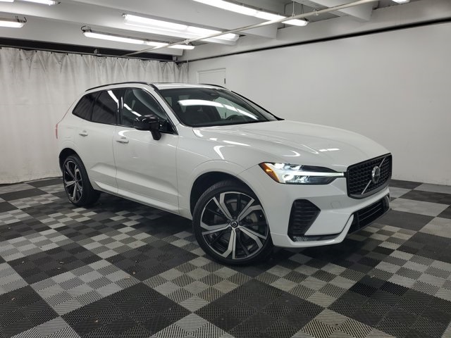 2022 Volvo XC60 R-Design's photo