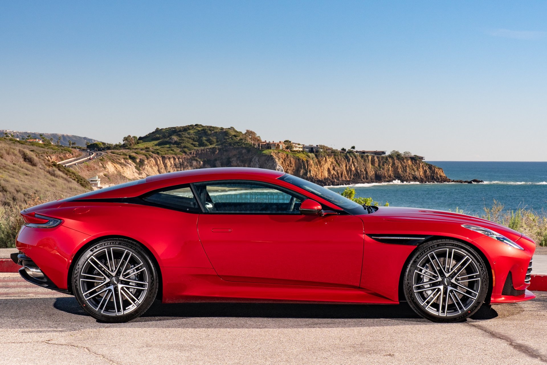 Aston Martin 2024 DB12 