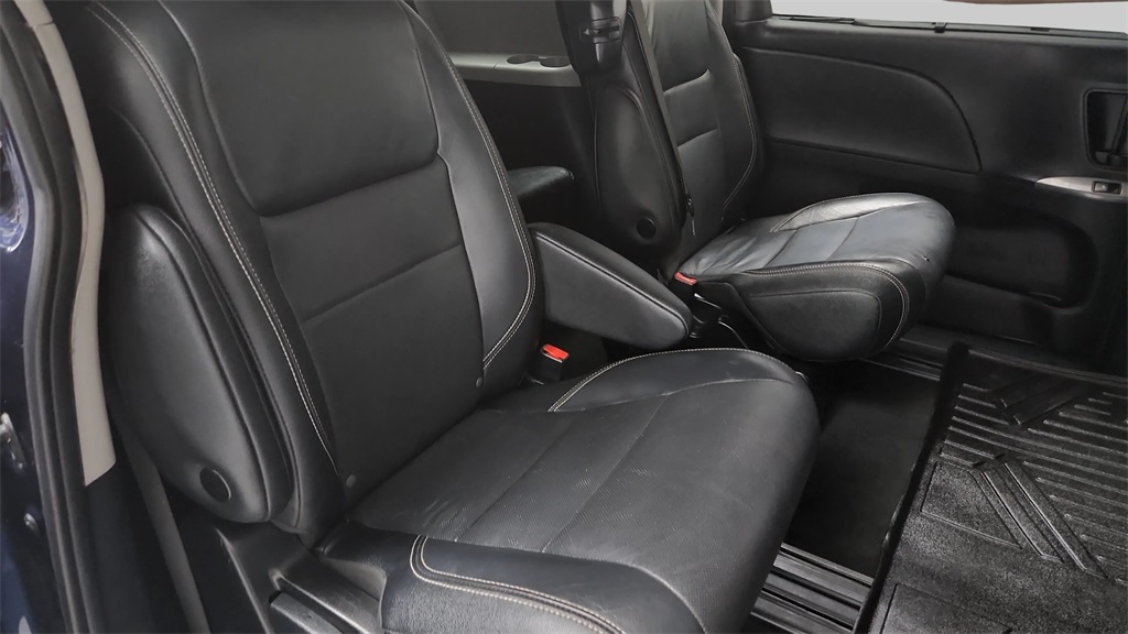 2018 Toyota Sienna SE Blue at Emmons Autoplex