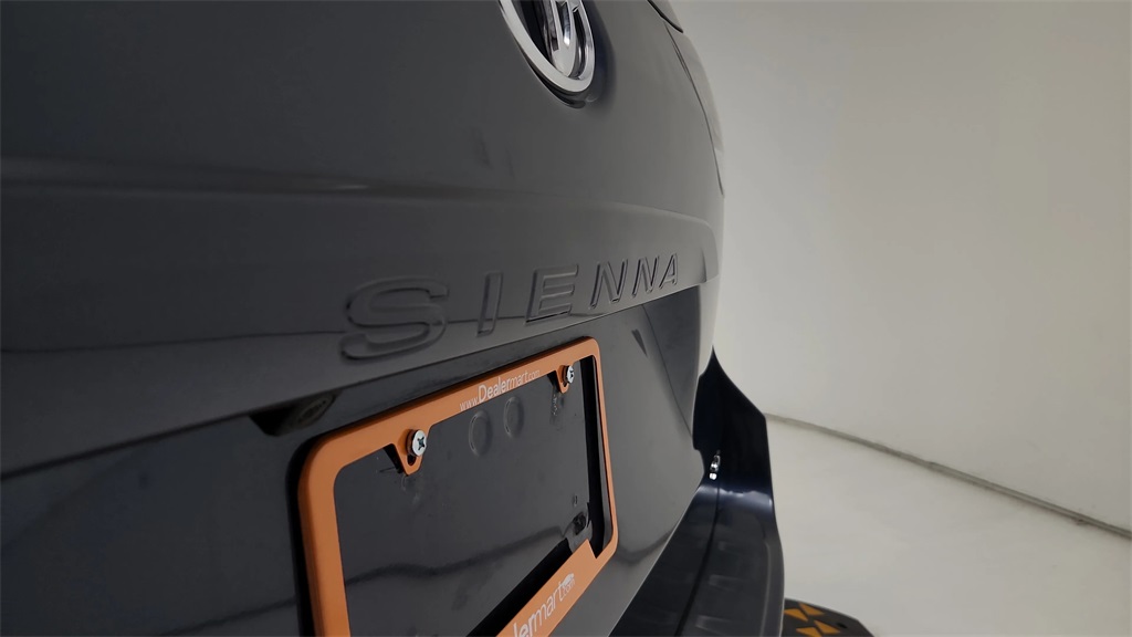 2018 Toyota Sienna SE Blue at Emmons Autoplex