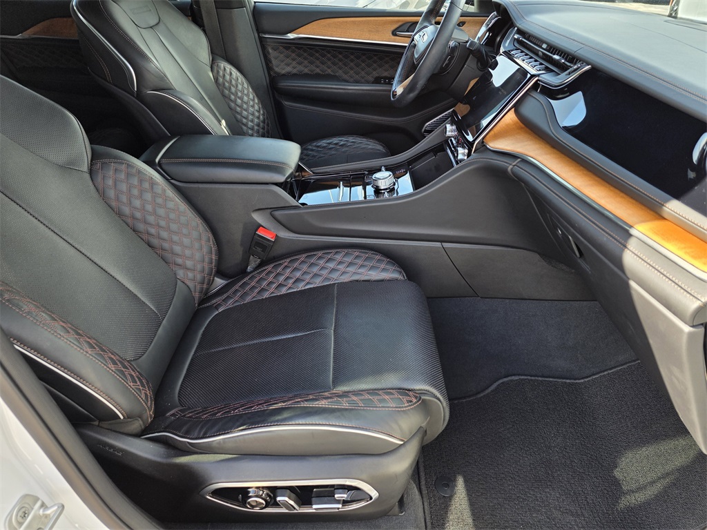 2023 Jeep Grand Cherokee Summit White at Ultimate Motorsports