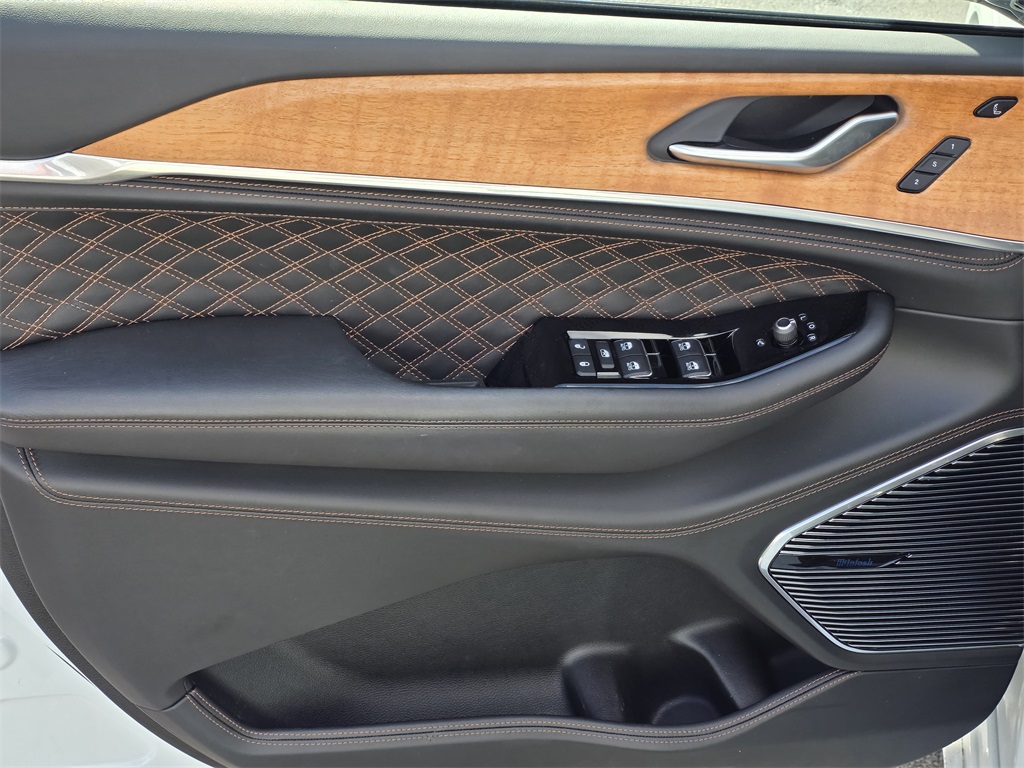 2023 Jeep Grand Cherokee Summit White at Ultimate Motorsports