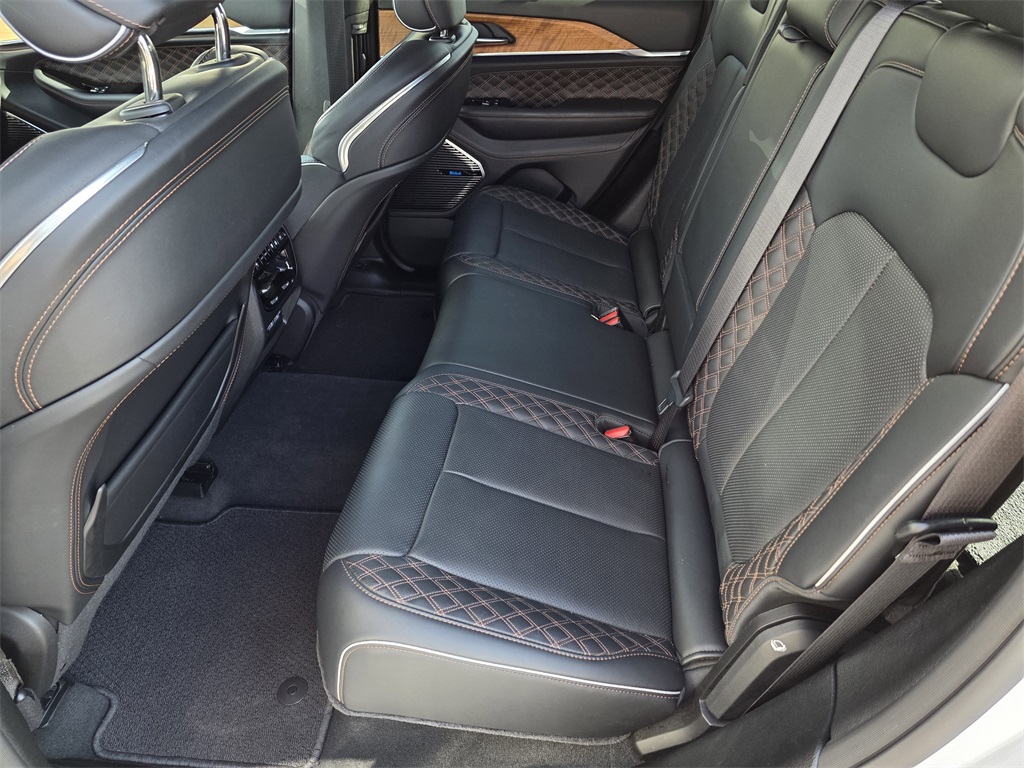 2023 Jeep Grand Cherokee Summit White at Ultimate Motorsports