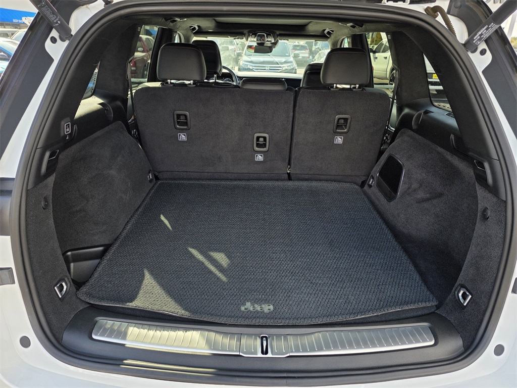 2023 Jeep Grand Cherokee Summit White at Ultimate Motorsports