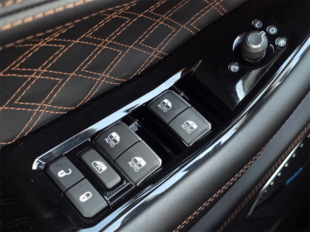 2023 Jeep Grand Cherokee Summit White at Ultimate Motorsports