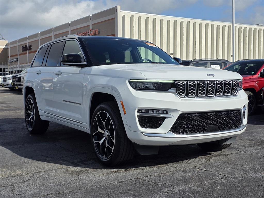 2023 Jeep Grand Cherokee Summit White at Ultimate Motorsports