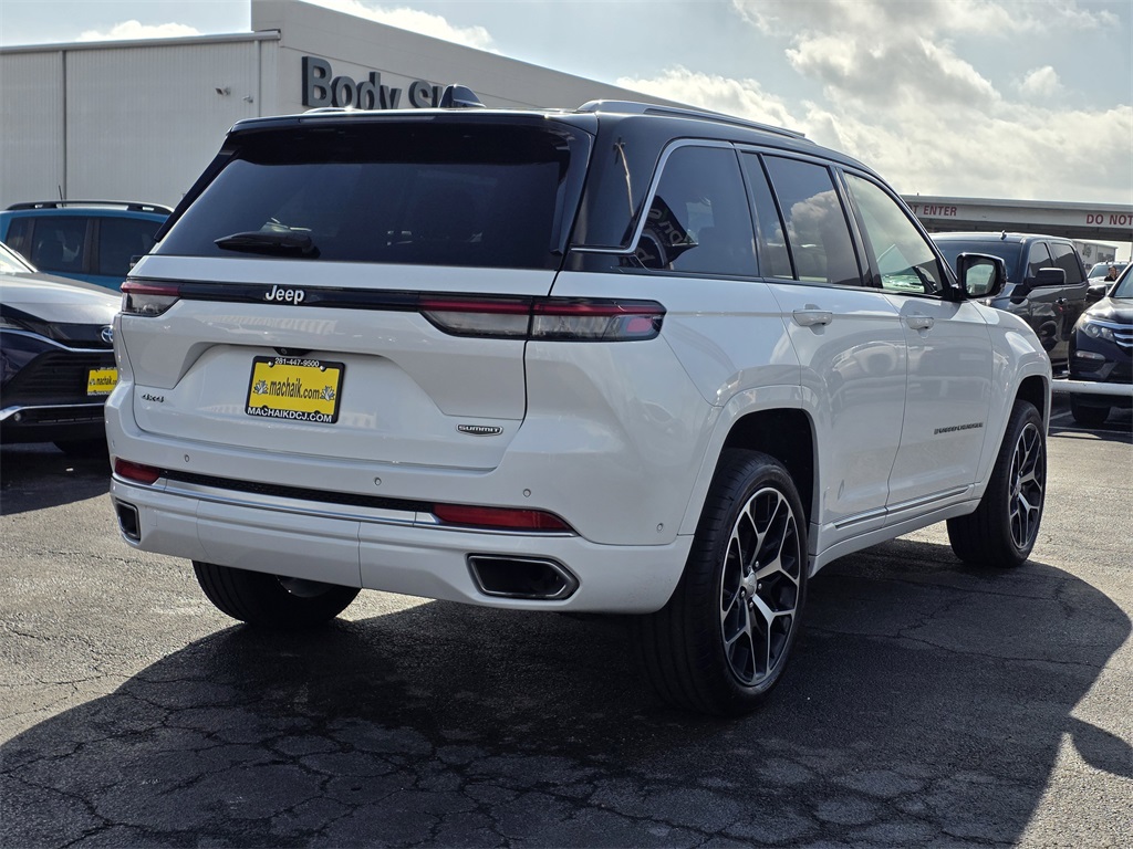 2023 Jeep Grand Cherokee Summit White at Ultimate Motorsports