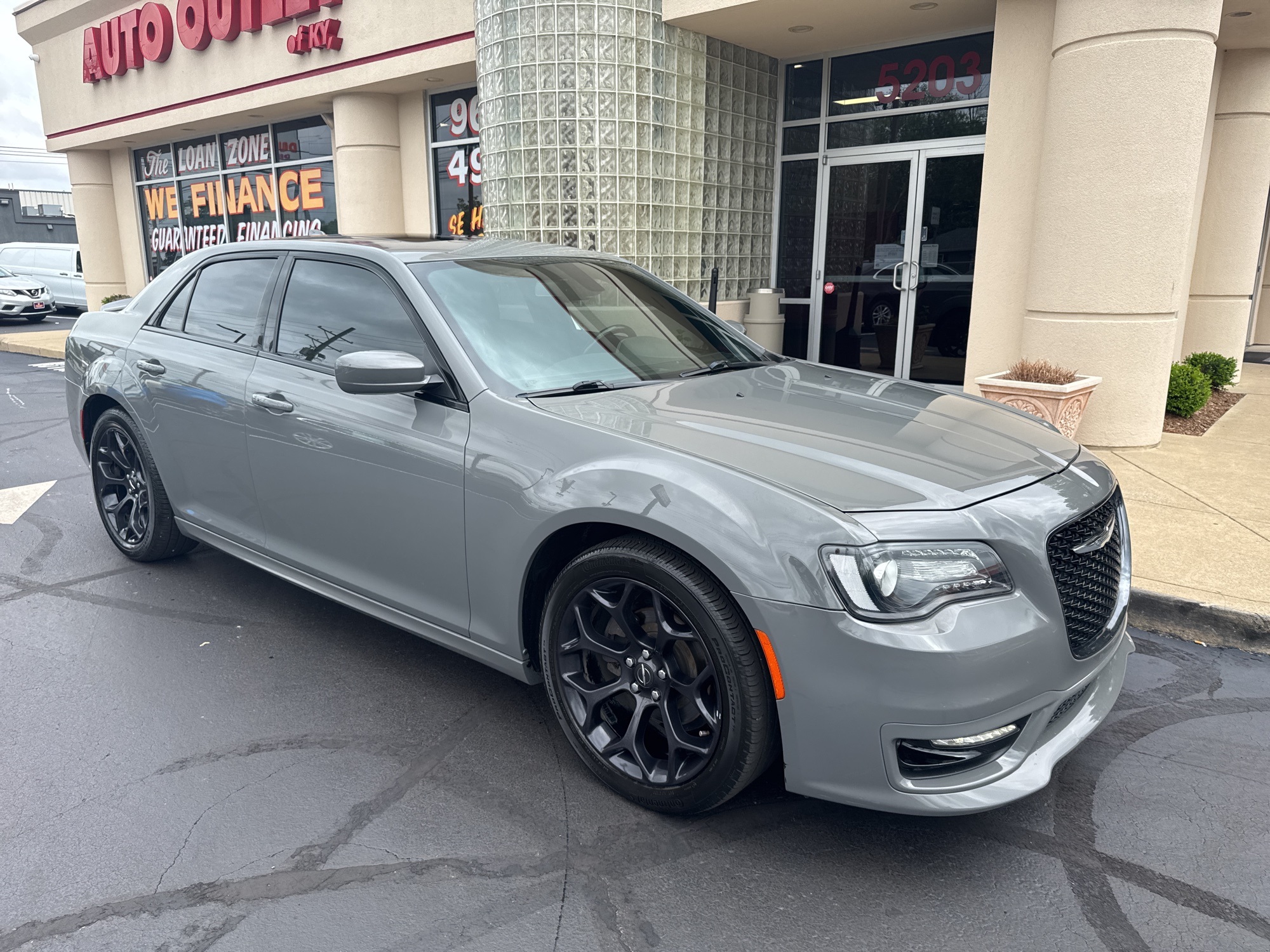 2017 Chrysler 300 S photo 23
