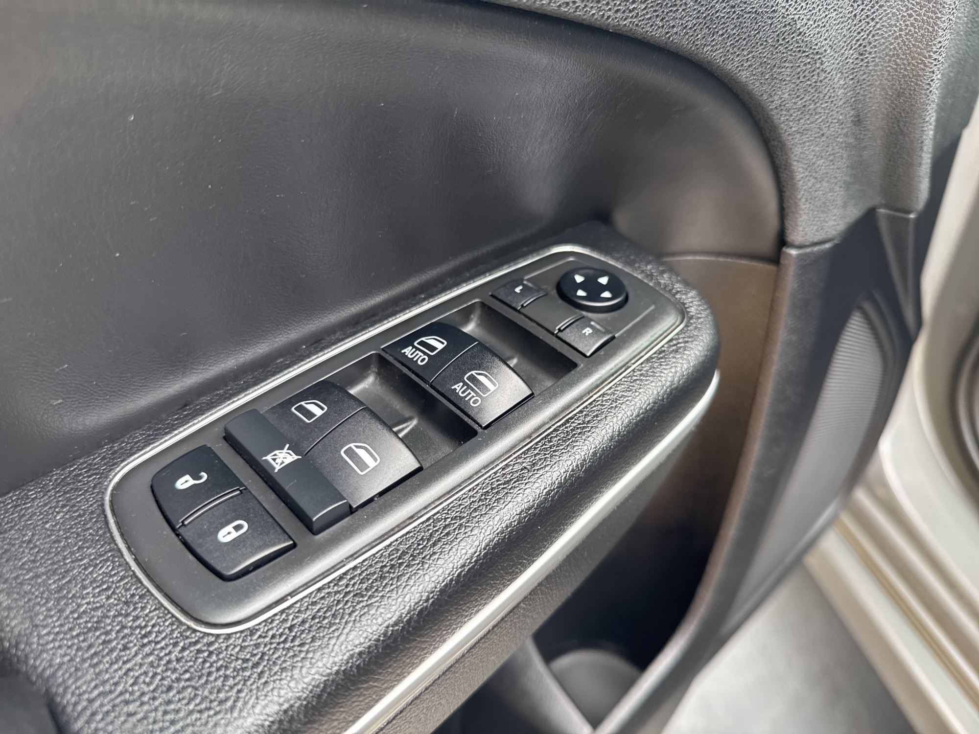 2019 Chrysler 300 S photo 10
