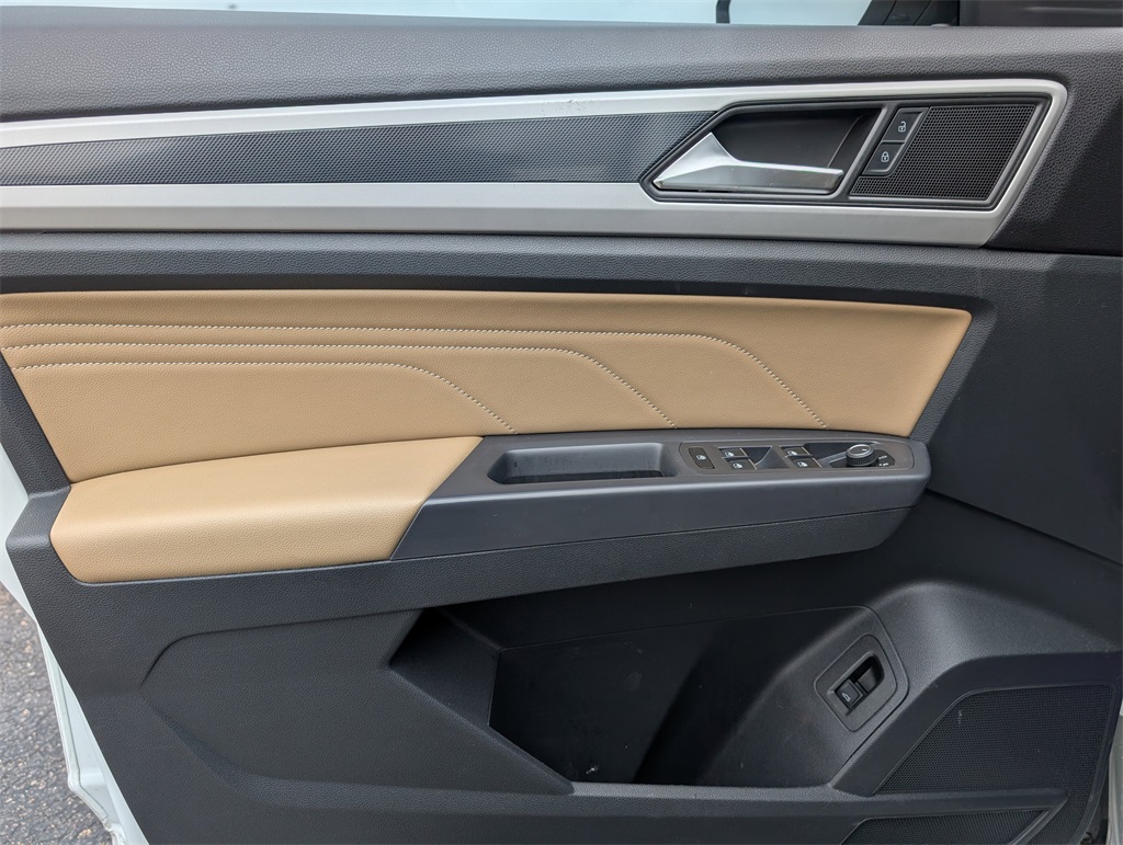 2021 Volkswagen Atlas Cross Sport 3.6L V6 SE w/Technology R-Line  at DeMontrond Auto Country