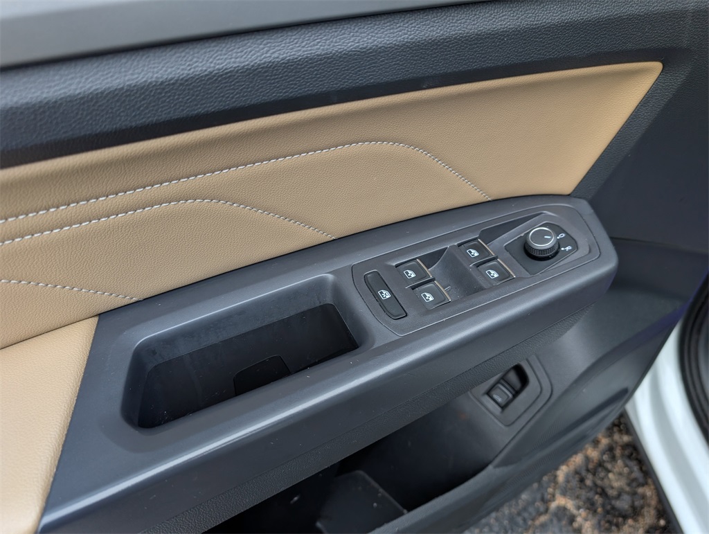 2021 Volkswagen Atlas Cross Sport 3.6L V6 SE w/Technology R-Line  at DeMontrond Auto Country