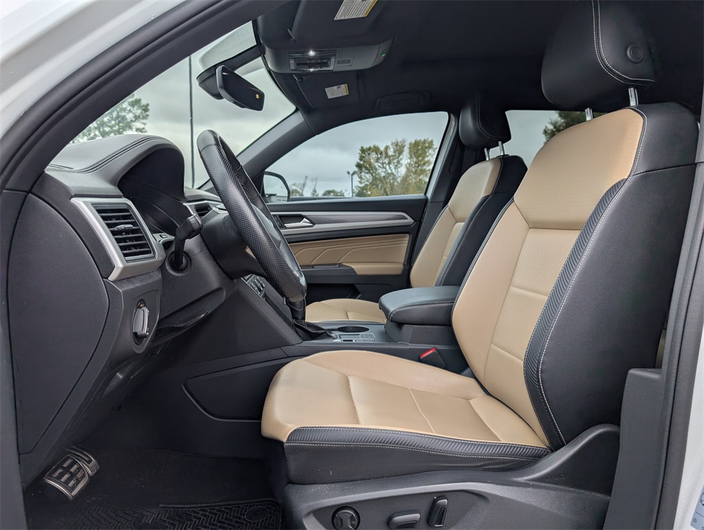 2021 Volkswagen Atlas Cross Sport 3.6L V6 SE w/Technology R-Line  at DeMontrond Auto Country