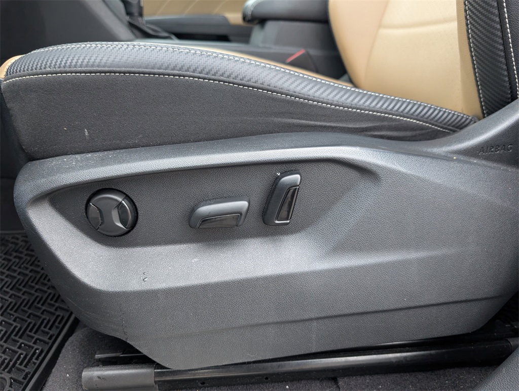 2021 Volkswagen Atlas Cross Sport 3.6L V6 SE w/Technology R-Line  at DeMontrond Auto Country