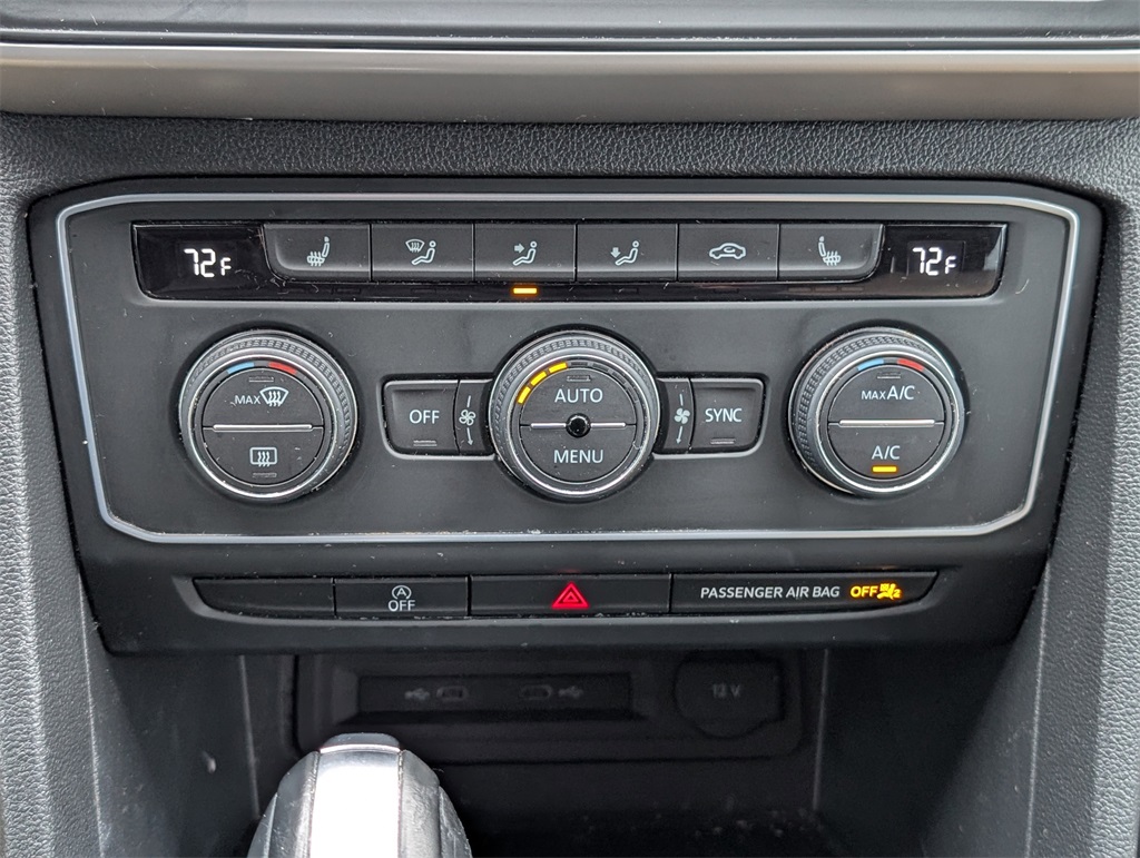 2021 Volkswagen Atlas Cross Sport 3.6L V6 SE w/Technology R-Line  at DeMontrond Auto Country