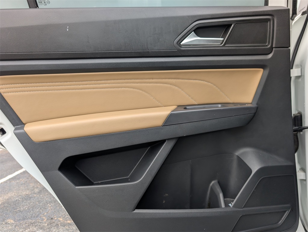 2021 Volkswagen Atlas Cross Sport 3.6L V6 SE w/Technology R-Line  at DeMontrond Auto Country