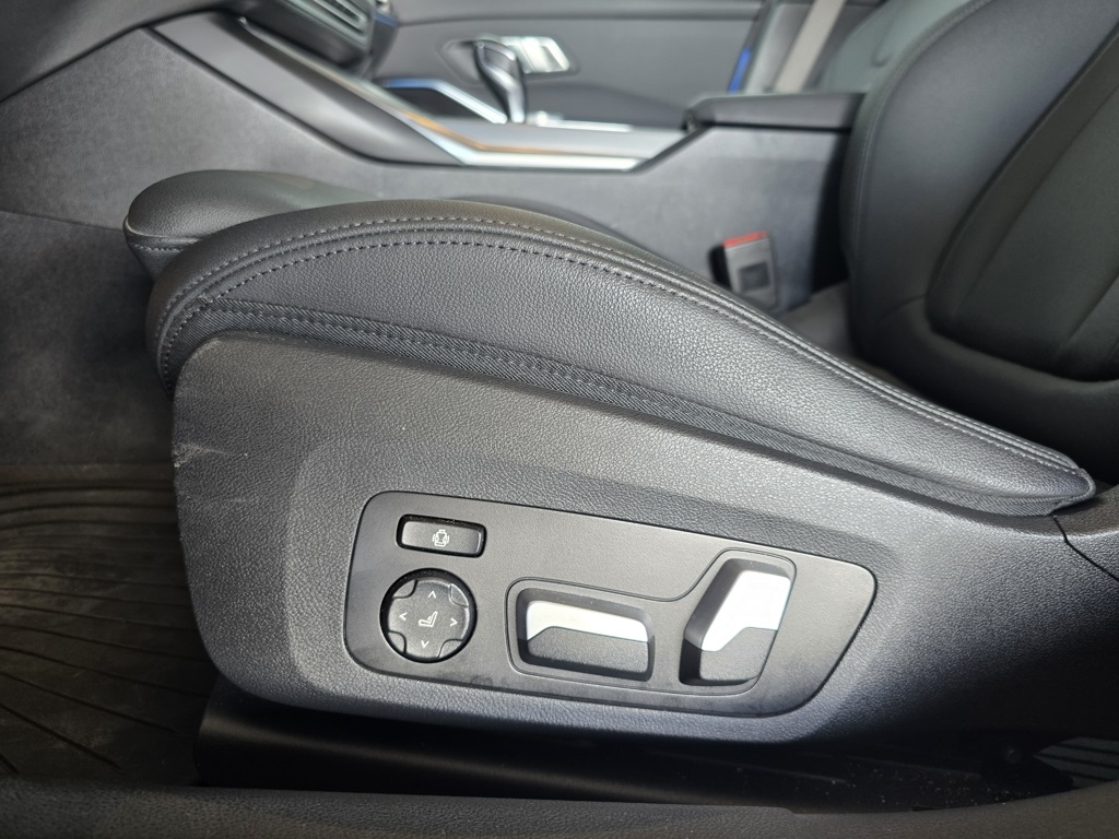 Thumbnail: 2021 BMW 3 Series - 11