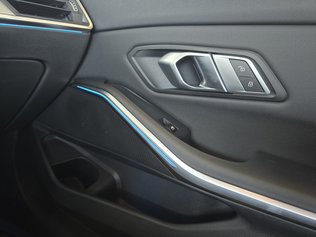 Thumbnail: 2021 BMW 3 Series - 25