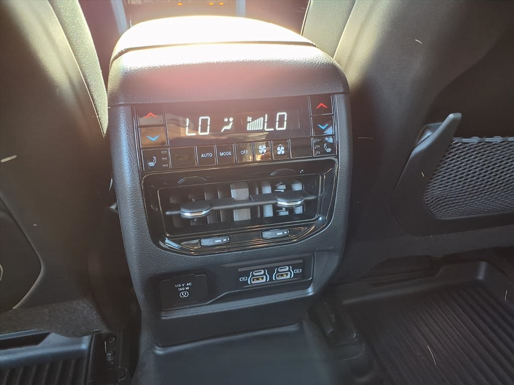 2023 Jeep Grand Cherokee Overland - 11