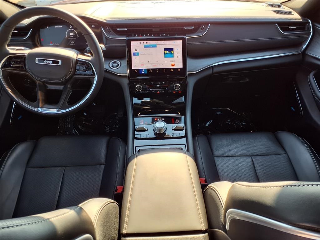 2023 Jeep Grand Cherokee Overland - 2