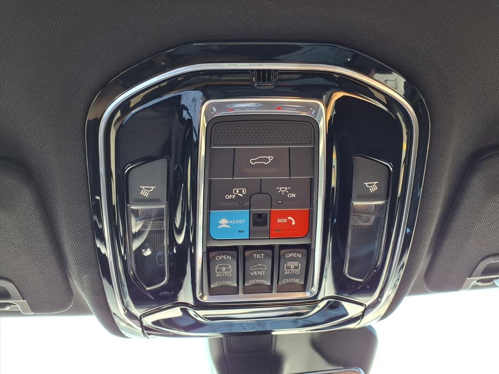 2023 Jeep Grand Cherokee Overland - 8