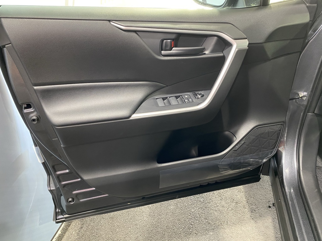 Thumbnail: 2025 Toyota RAV4 - 27