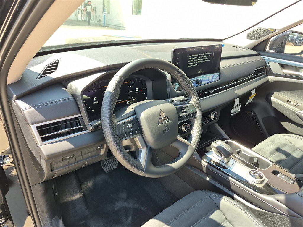 2025 Mitsubishi Outlander SE - 8