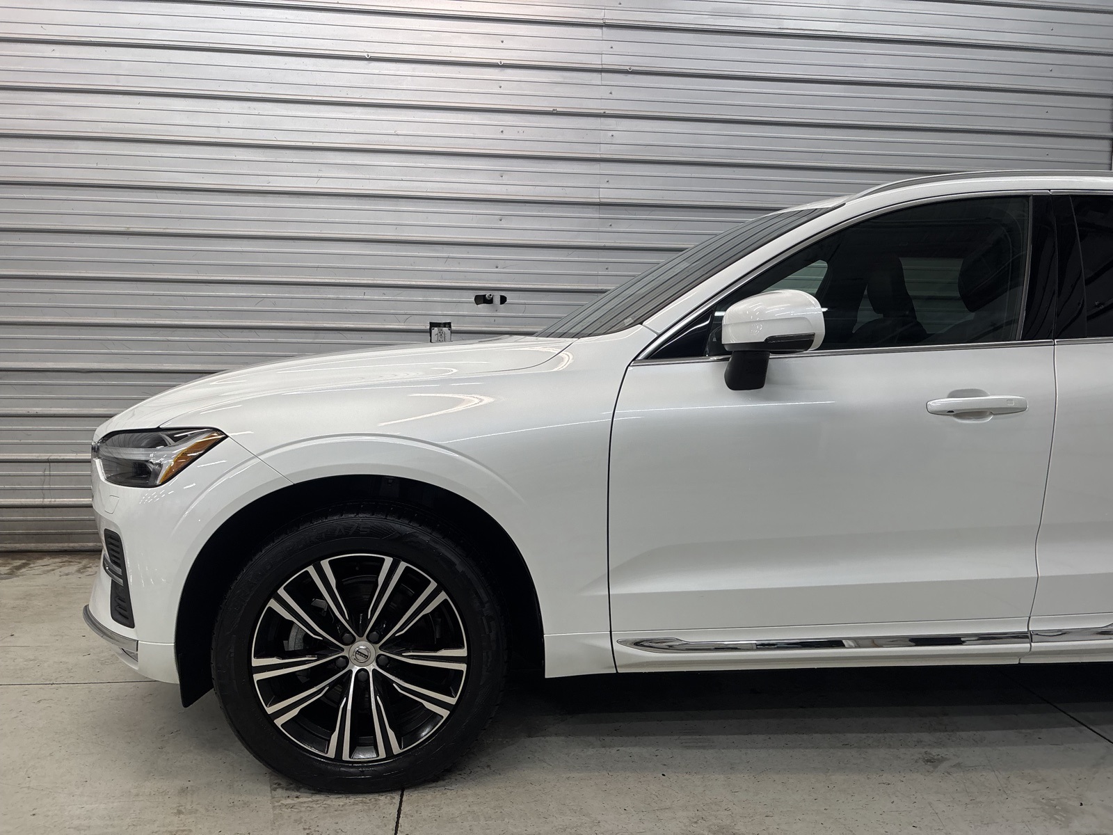 2022 Volvo XC60 B5 Inscription photo 2