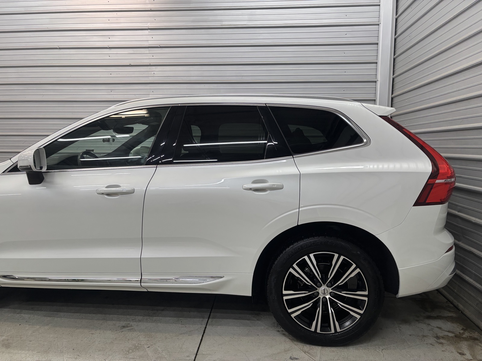 2022 Volvo XC60 B5 Inscription photo 4