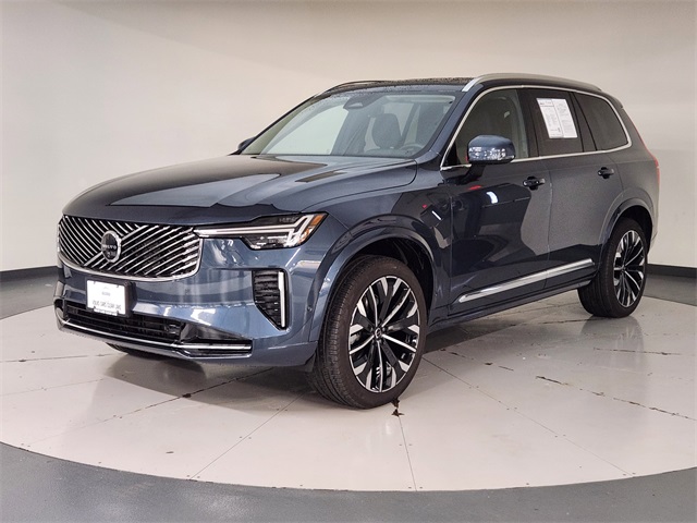 2025 Volvo XC90 B5 Plus Bright Theme 7-Passenger AWD