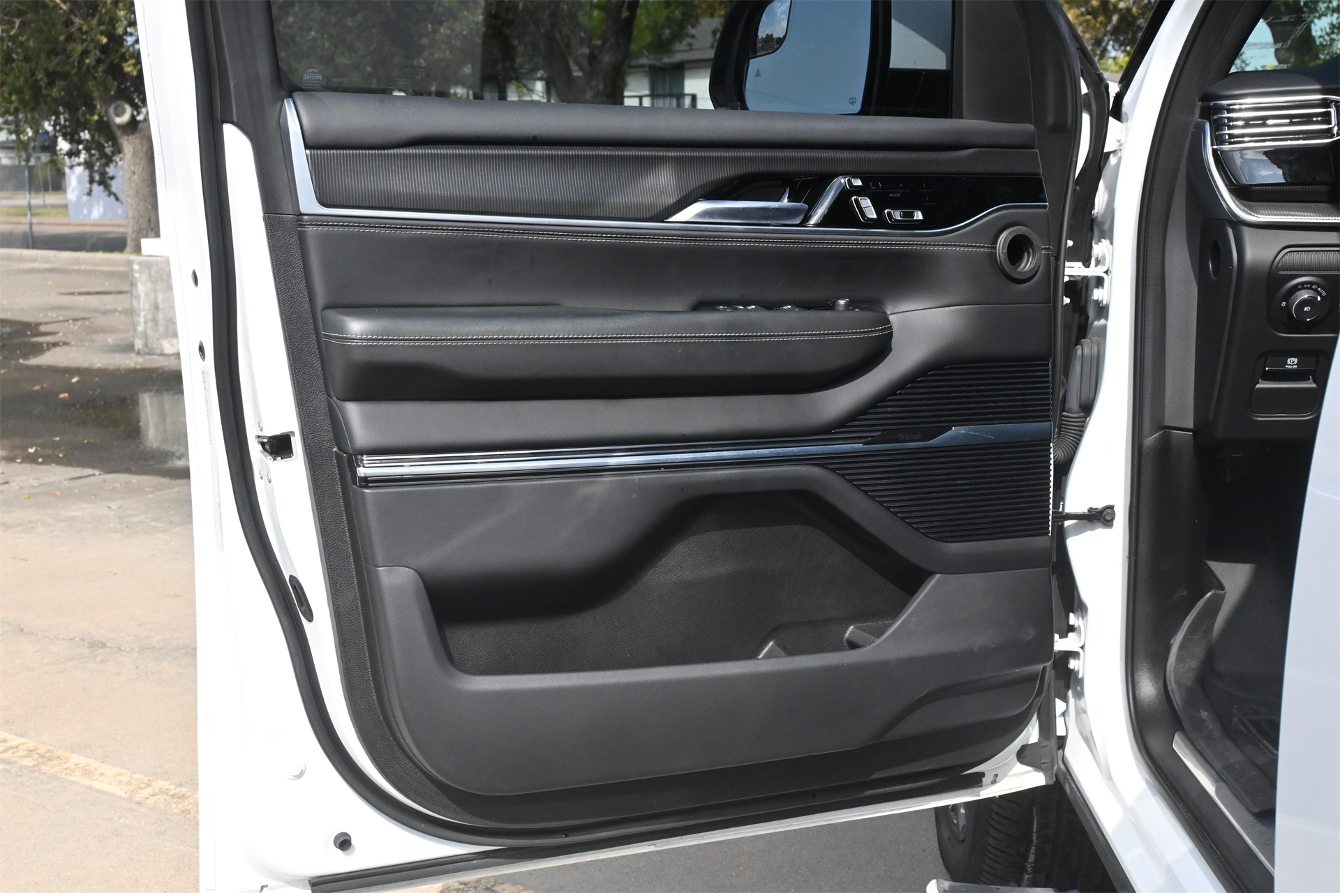 2022 Jeep Grand Wagoneer Series II White at Victoria Chrysler Dodge Jeep Ram