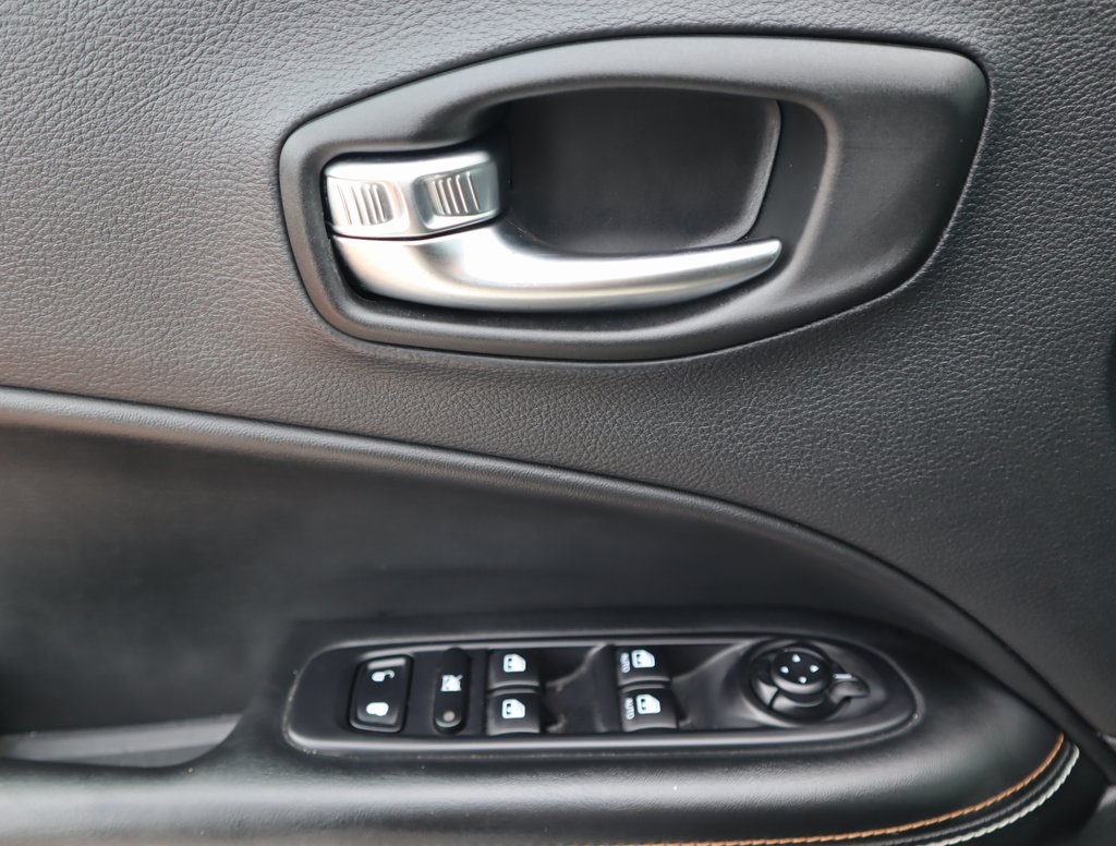 Thumbnail: 2020 Jeep Compass - 21