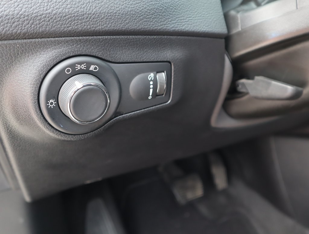 Thumbnail: 2020 Jeep Compass - 22