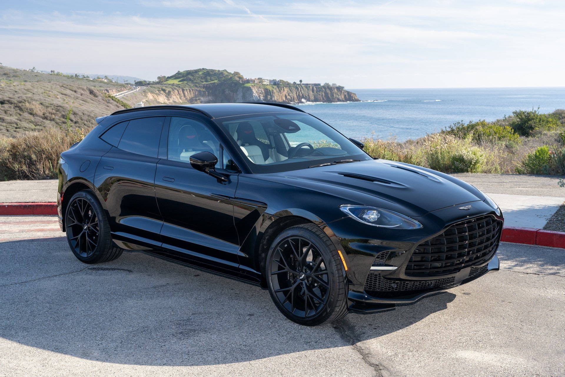 2025 Aston Martin DBX