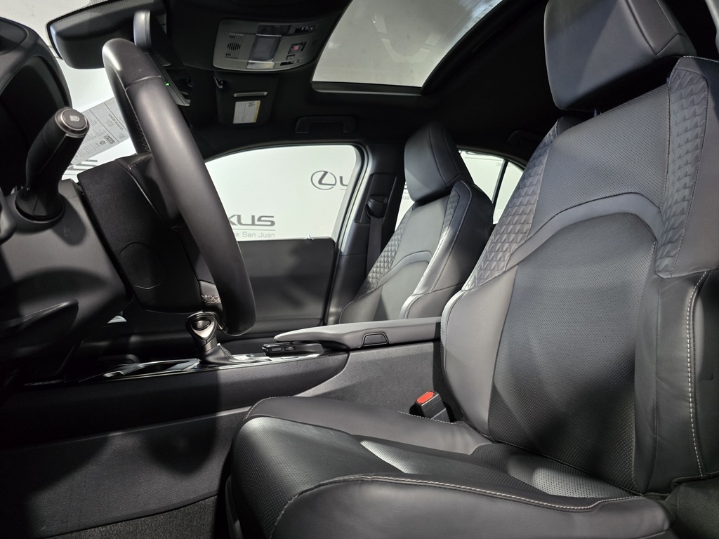 Thumbnail: 2022 Lexus UX - 15