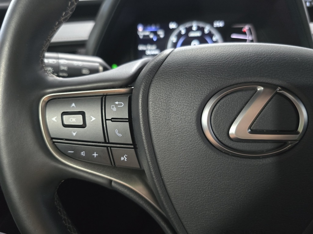 Thumbnail: 2022 Lexus UX - 16