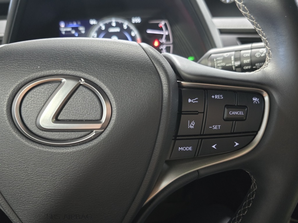 Thumbnail: 2022 Lexus UX - 17