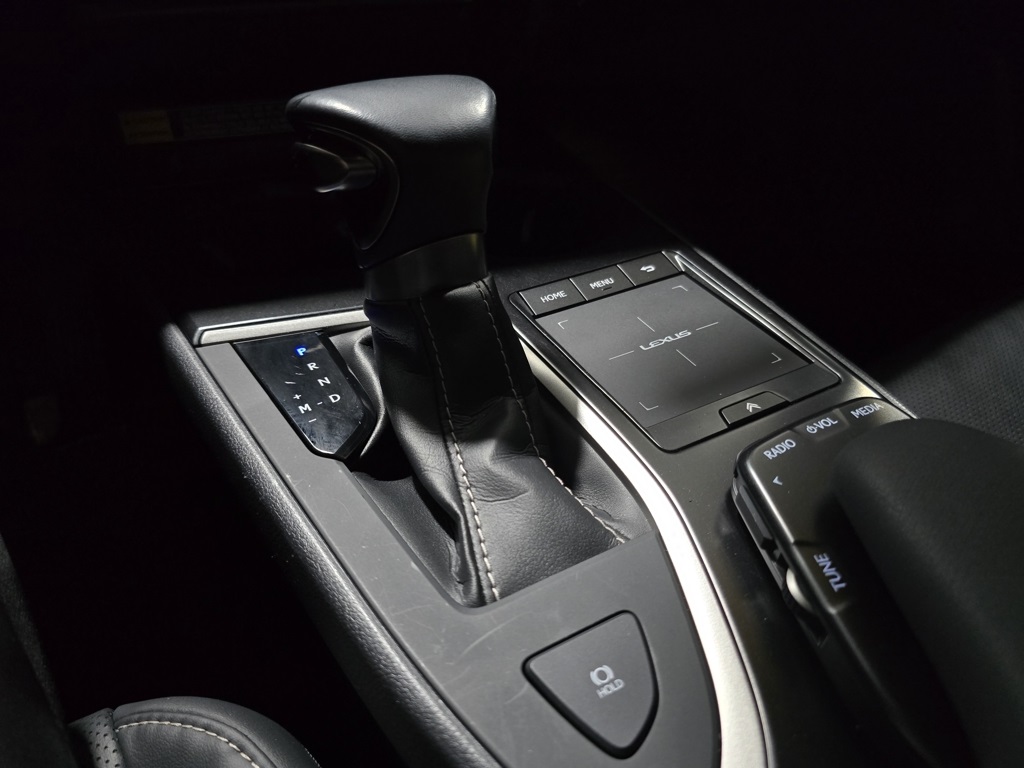 Thumbnail: 2022 Lexus UX - 24