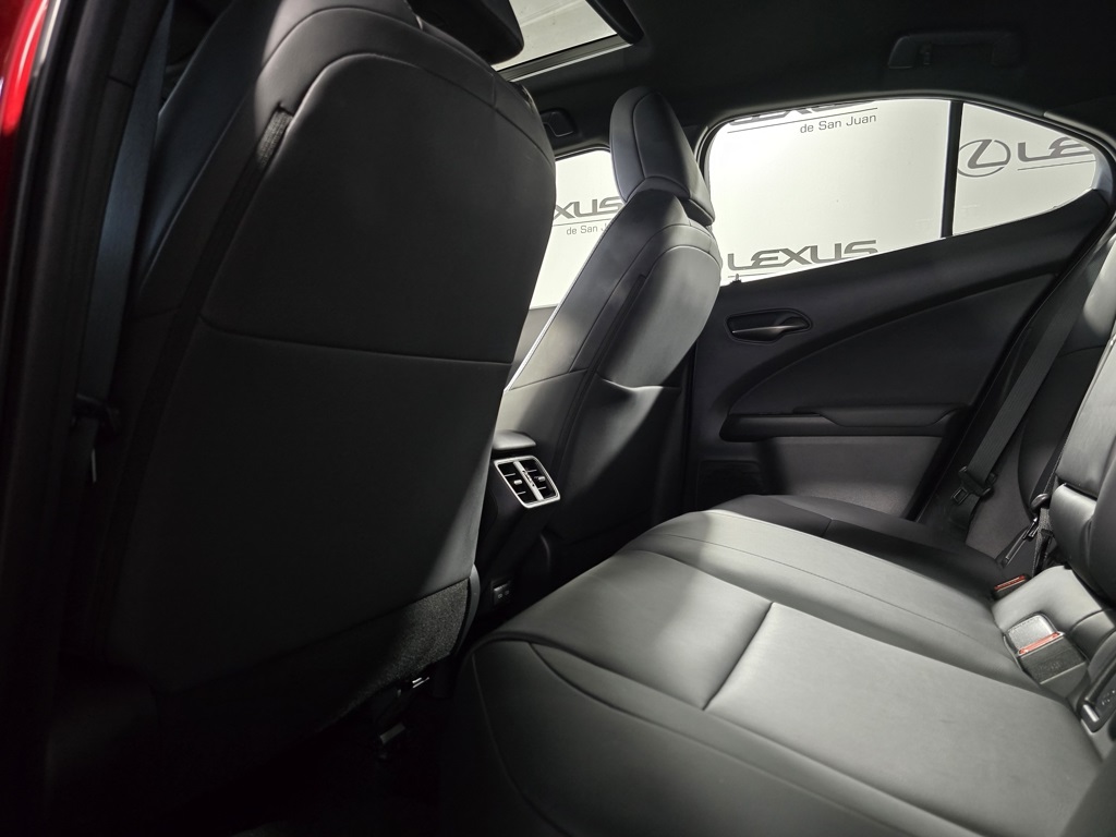 Thumbnail: 2022 Lexus UX - 26