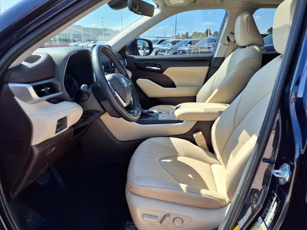 2021 Toyota Highlander XLE Blue at South Houston Nissan